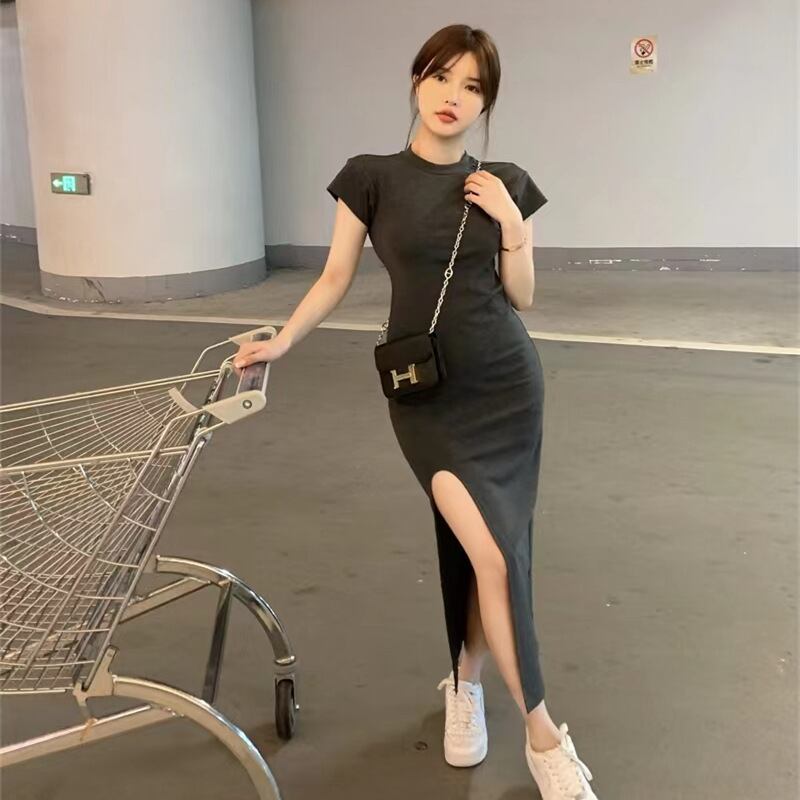 【新作】【送料無料】 ホットガール半袖 T シャツドレス女性の夏の 2022 新しい黒スリットセクシーな膝丈ミッドレングススカート 0299821175868