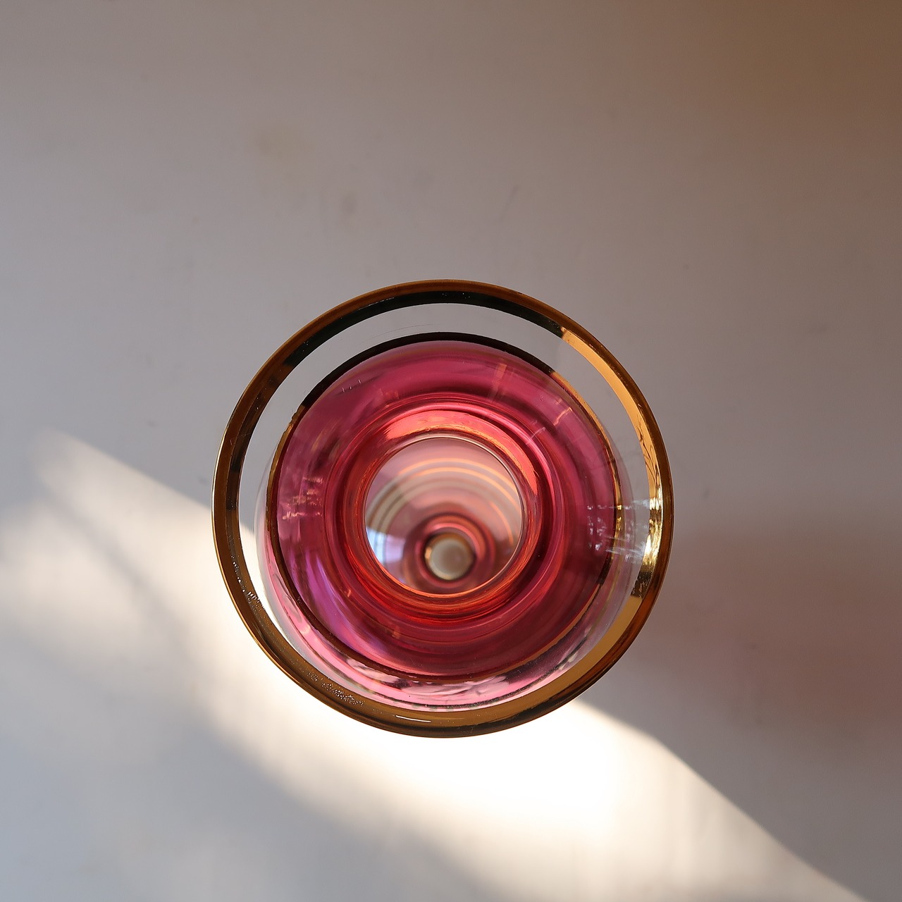 切子と金彩の花瓶