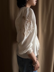 sculptural embroidery puff sleeve shirt-5275-6