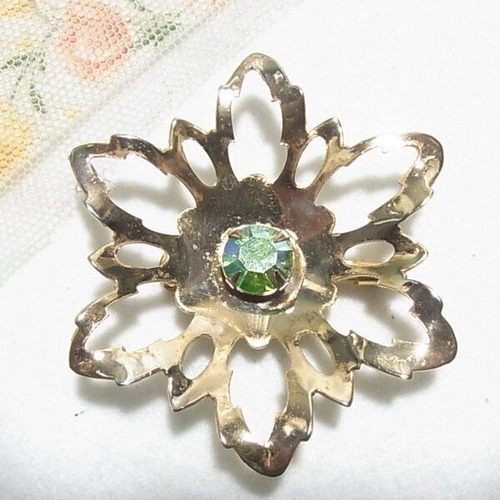 花型ブローチ　アクセサリー卸値以下でセール　K2127B