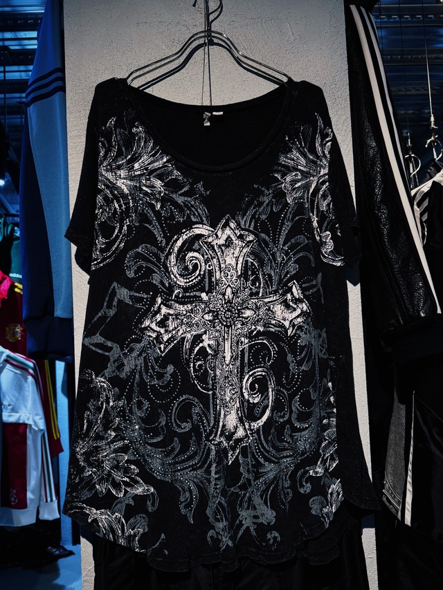 Gothic cross mark design line stone T shirt