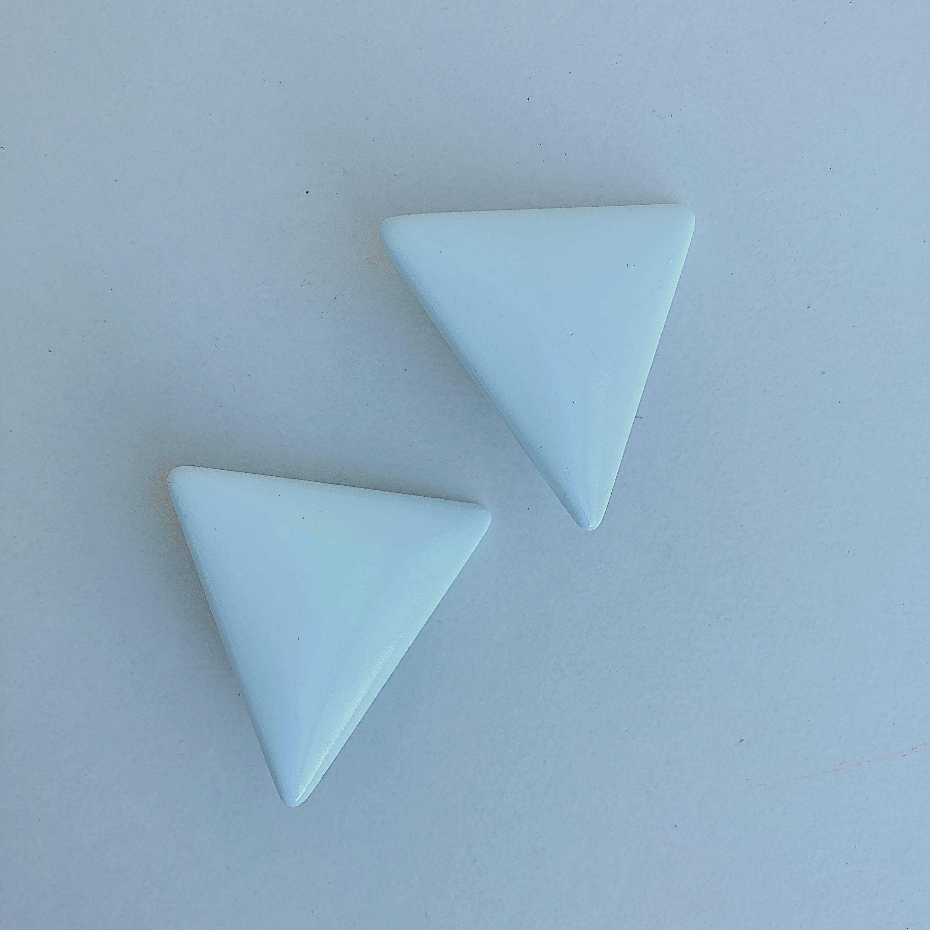 Vintage white plastic triangle earrings ヴィンテージ ホワイト