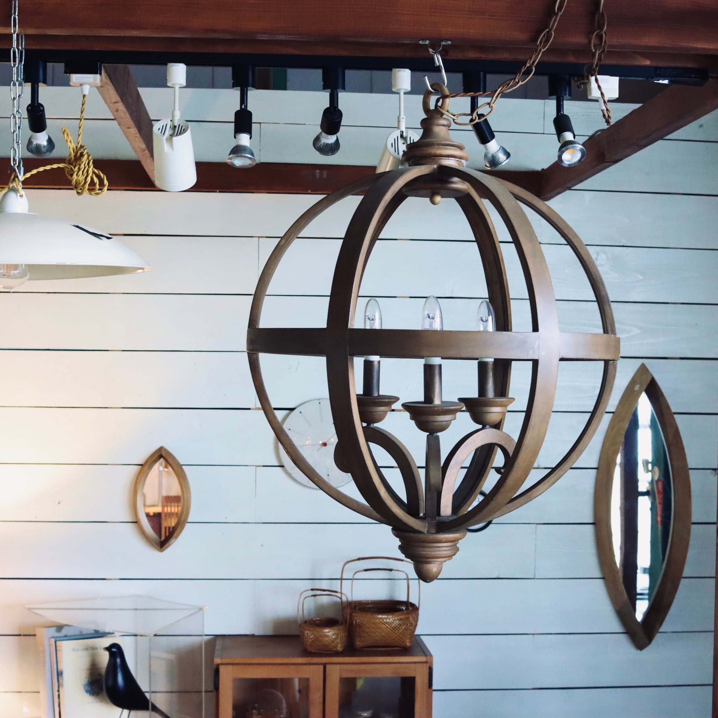 .AXEL ORB CHANDELIER / CURREY & COMPANY