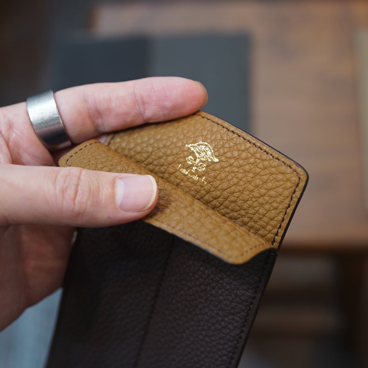 カンダミサコ 平型2本挿しペンシース・大（万年筆ケース） その1