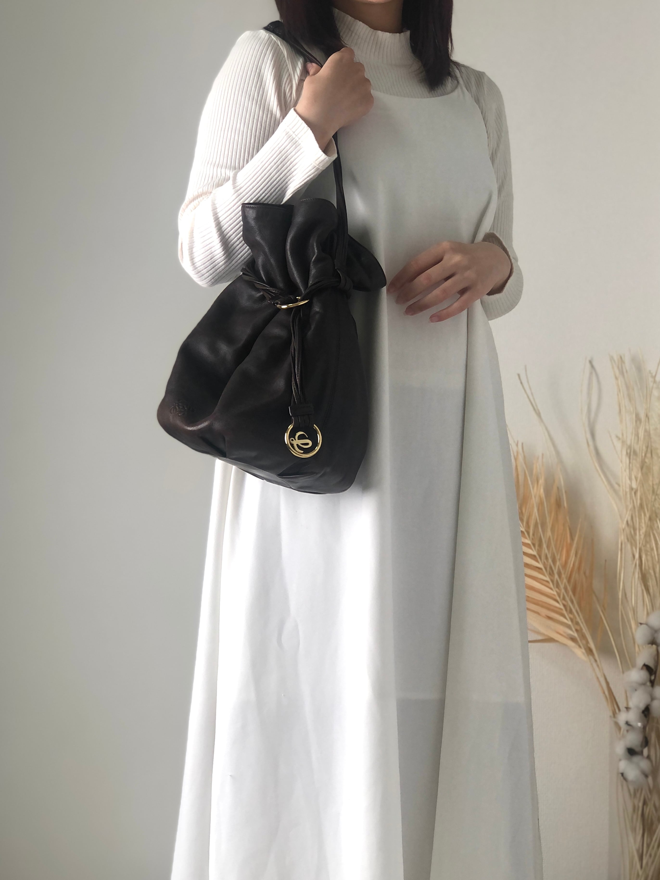 LOEWE ロエベ アナグラム レザー 巾着 ショルダーバッグ LOEWE ロエベ アナグラム レザー 巾着 ショルダーバッグ