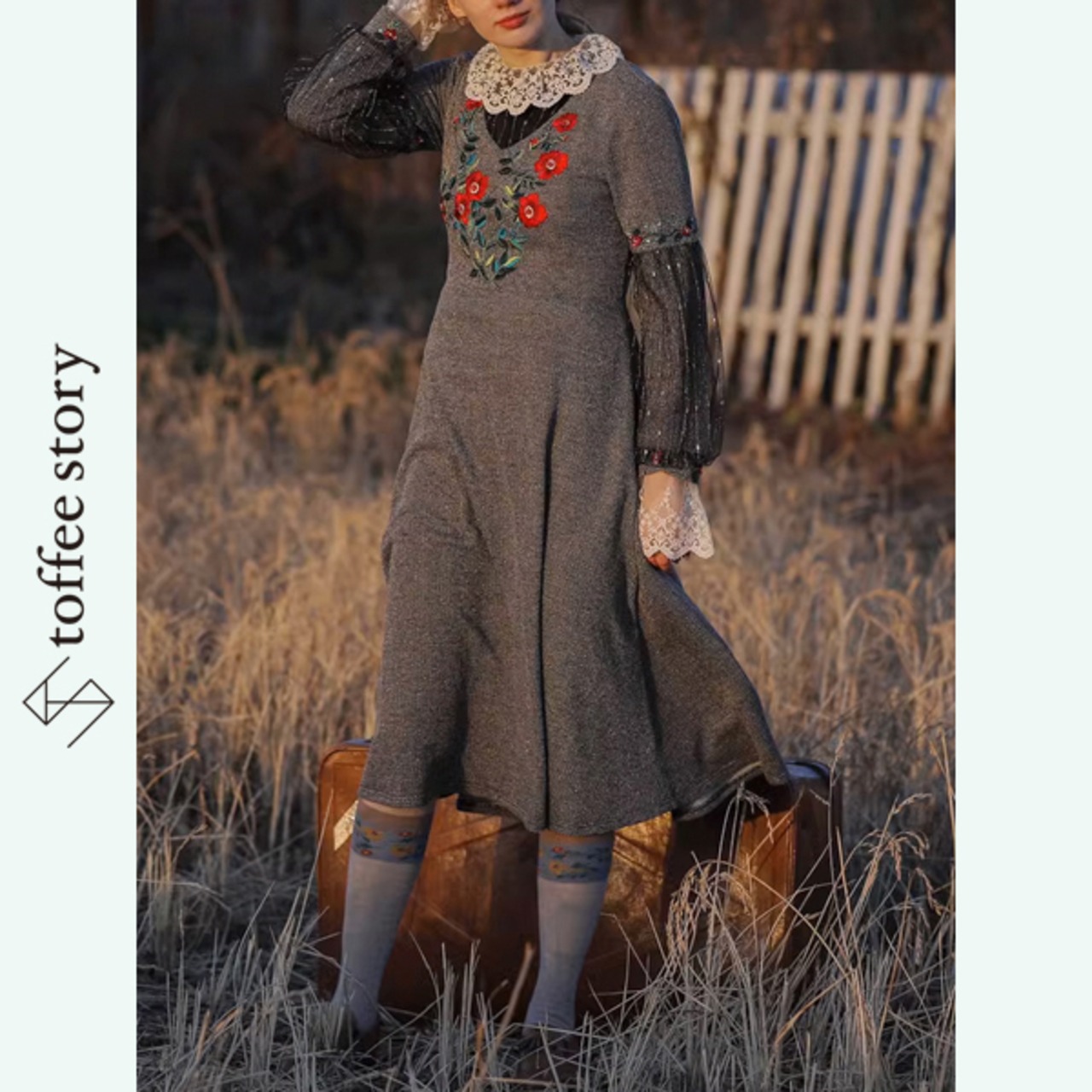 夢を彩るレトロエレガンス:レースのドールカラーとチュールスリーブのロココ調ワンピース Y0187