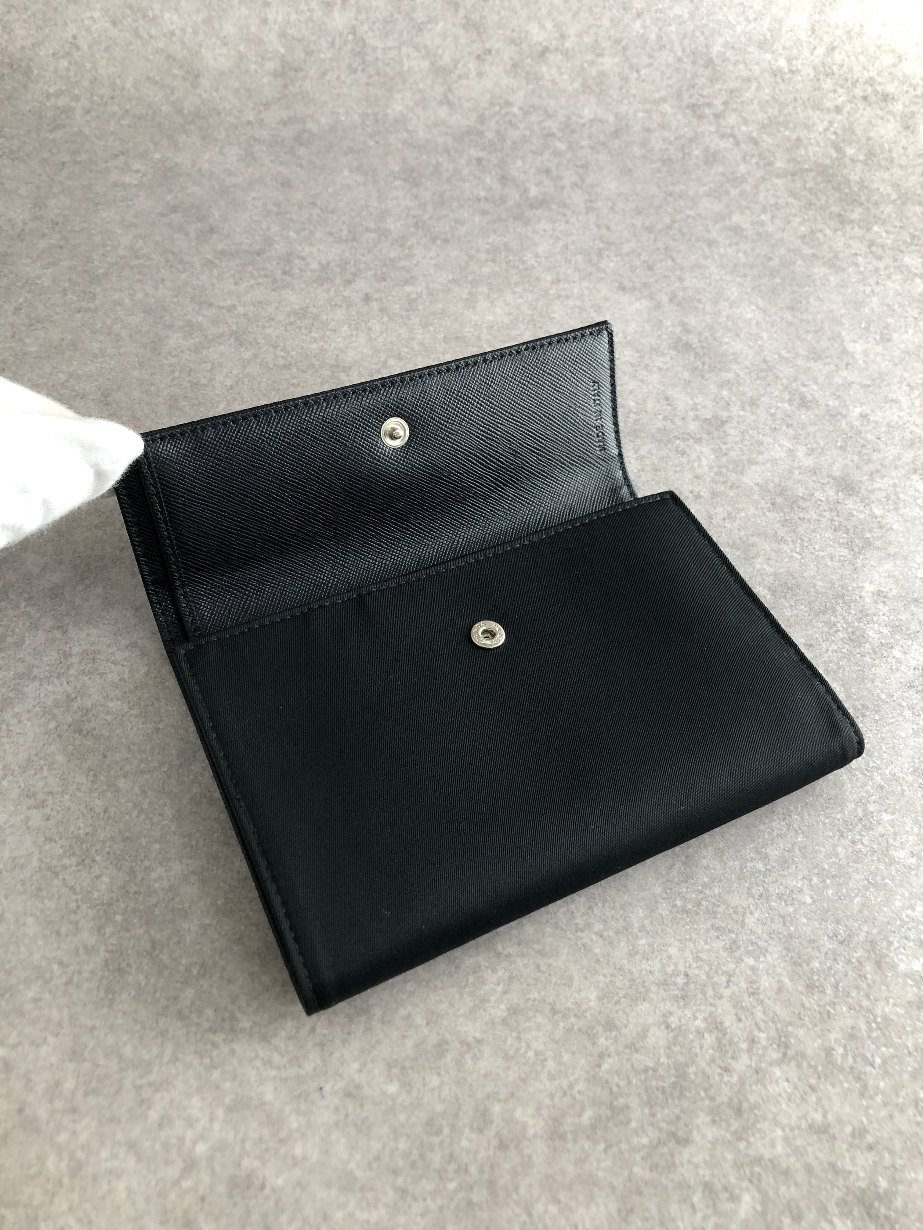 PRADA プラダ 財布 ブラック トライアングルロゴ ナイロン 3つ折り