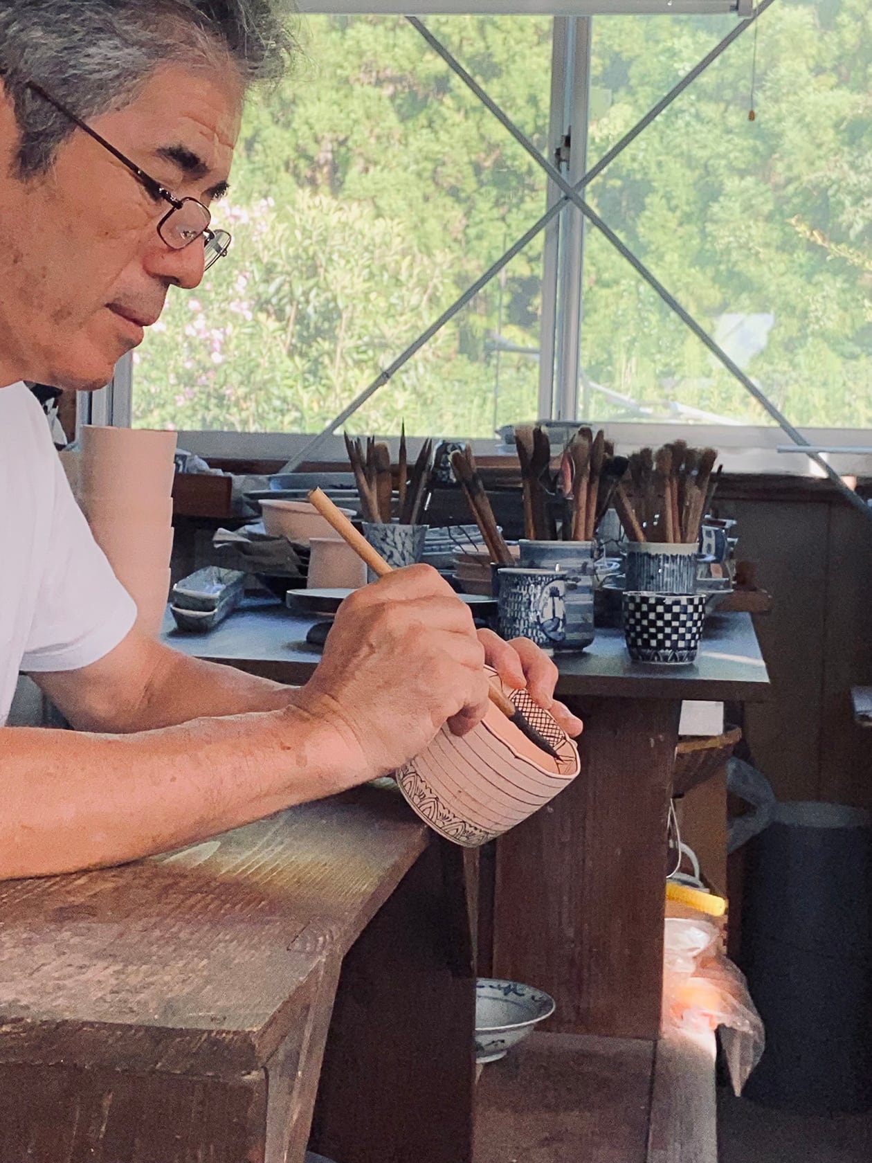 井手國博 ｜ 5寸皿（約15,2cm）芙蓉紋 ｜ 与志郎窯・有田 | にっこう