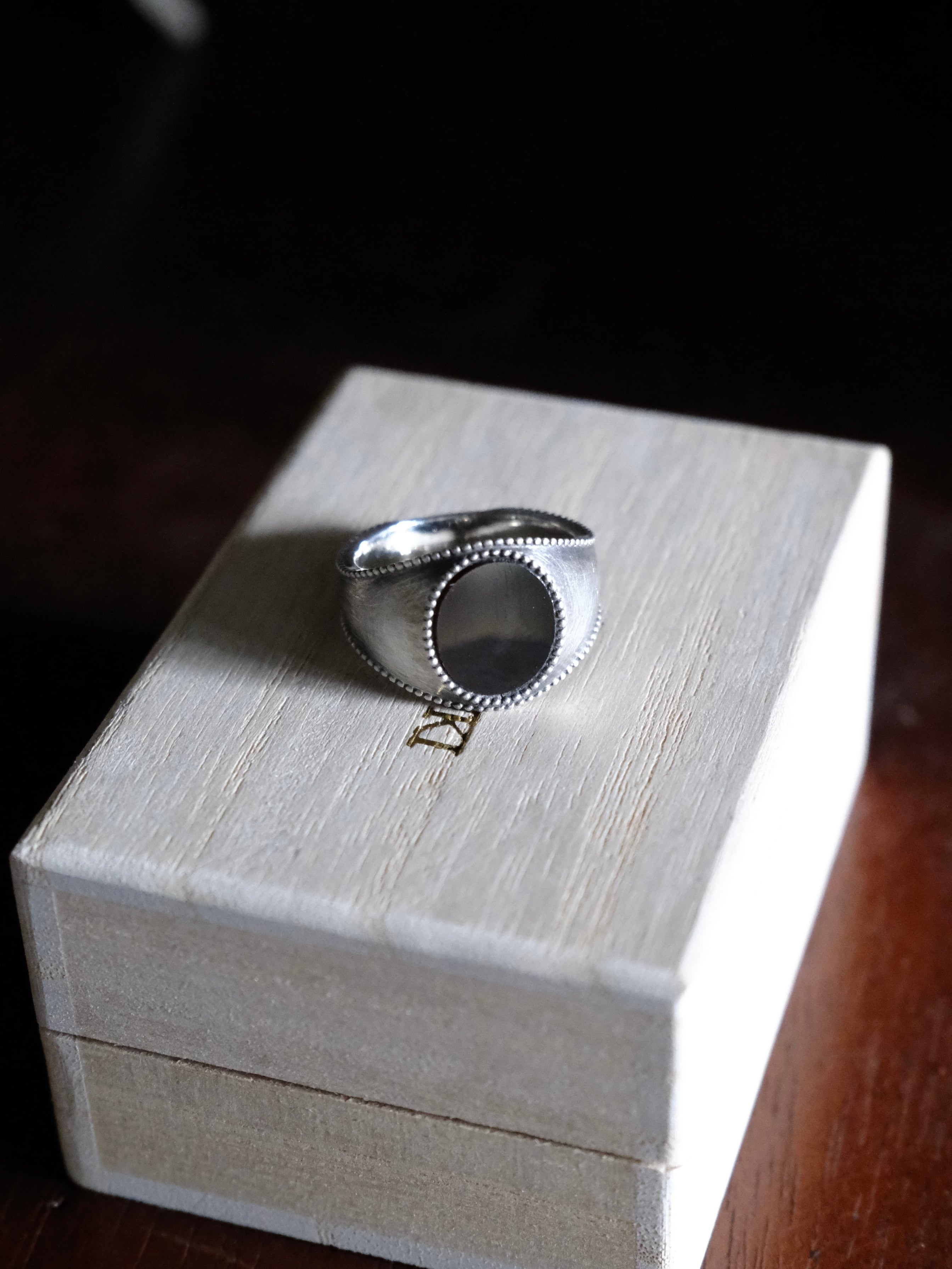 SOSHIOTSUKI】 SIGNET RING | THE OUR