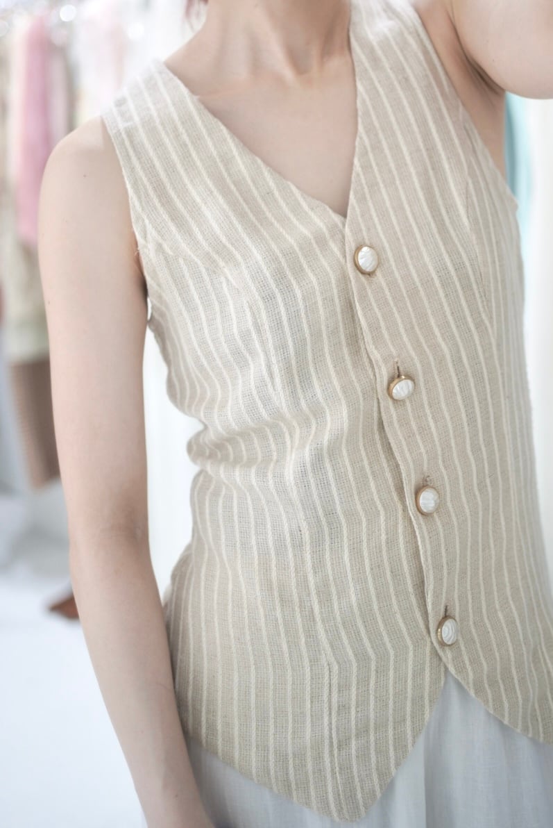 stripe Perl botton vest