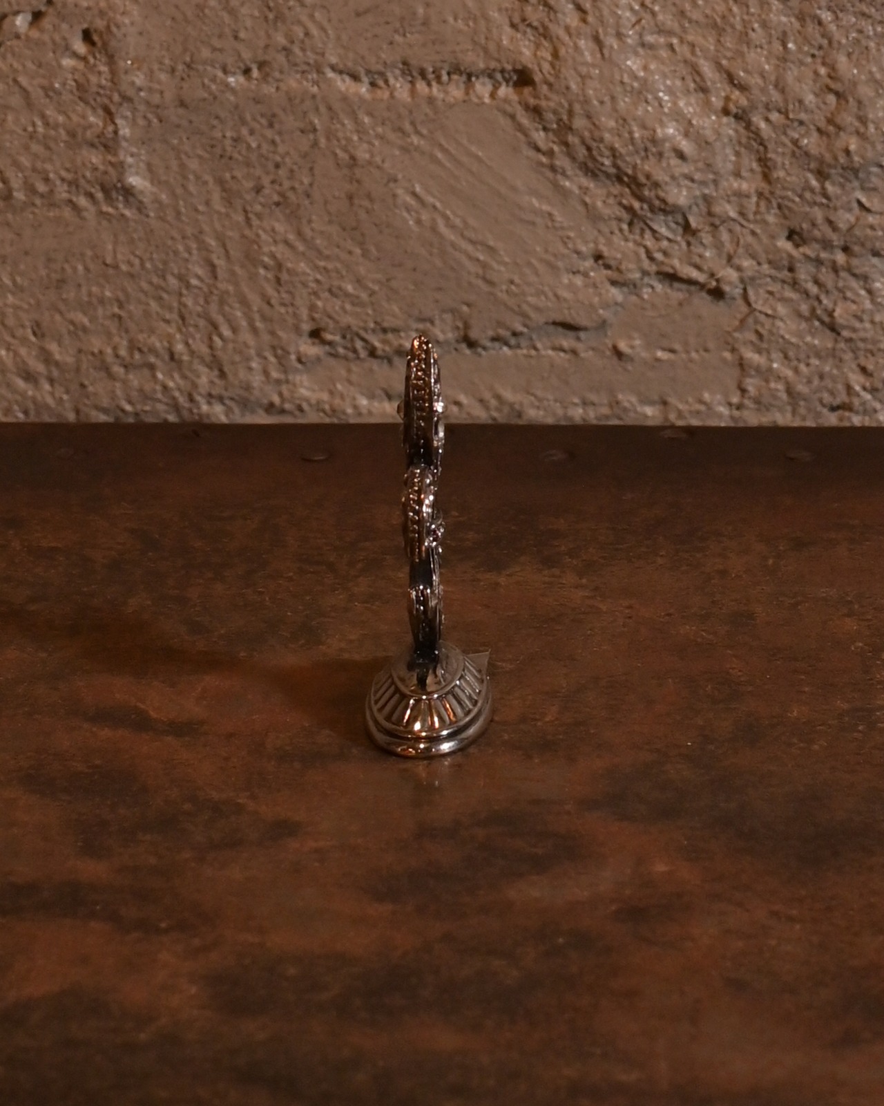 ヴィンテージ雑貨 百合の紋章オブジェ