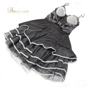 社交ダンス 衣装 ICHIOKU イチオク ドレス ラテン ブラック系 ホワイト系 ボーダー ストライプ リボン パーティドレス ステージ衣装 黒 白 ラテン衣装 ダンスドレス 黒白 バイカラー ストライプ柄 ボーダー柄 ウエストマーク フレアスカート ひざ丈 ワンピース風 ノースリーブ ワルツ タンゴ モダン兼用 レディーズ 婦人服 ポリエステル 競技用 舞台用 練習用 ダンス 発表会 フリル裾 デザイン ワンピースドレス