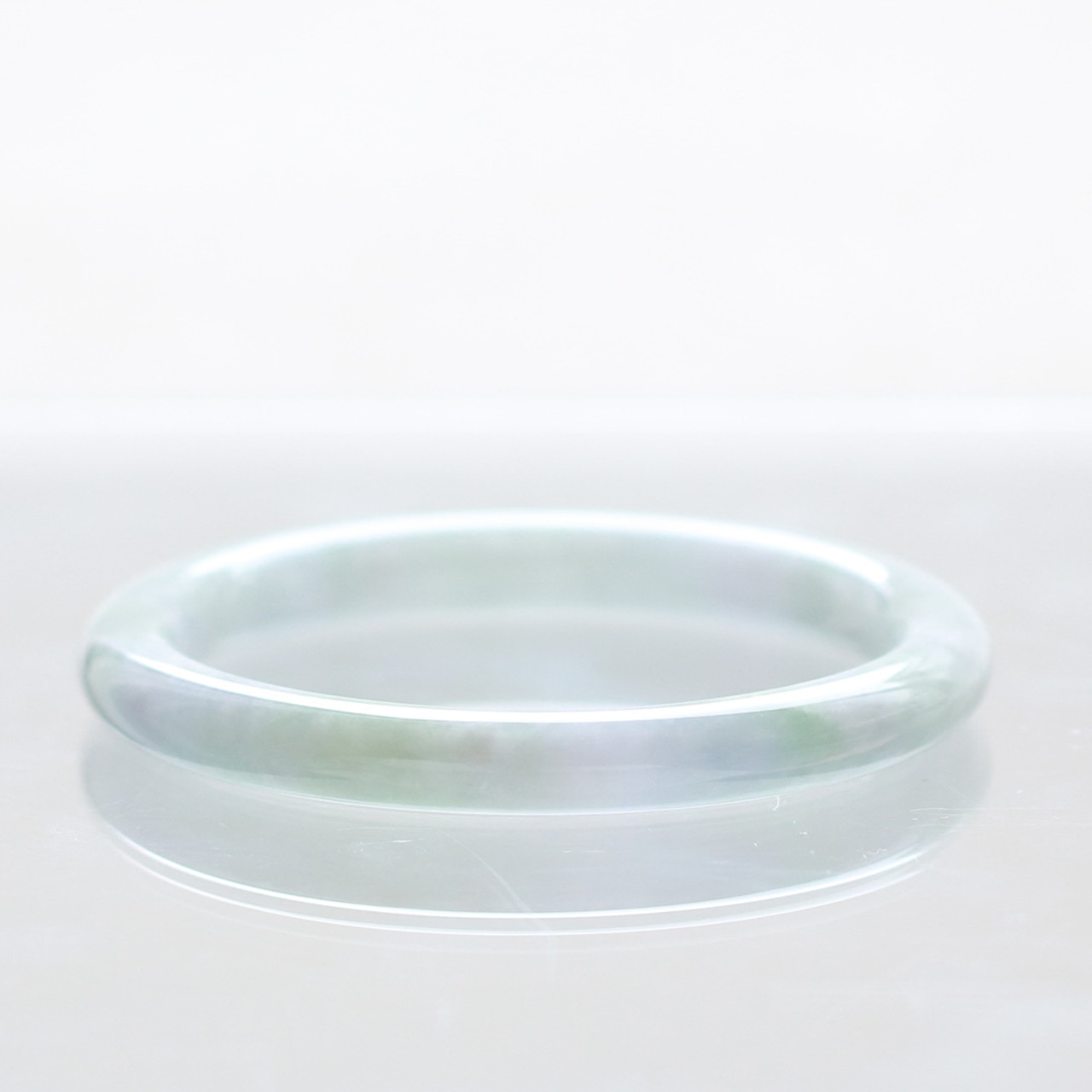 【内径 約62mm 】ラベンダーにうっすらグリーン バングル A貨翡翠 jd_bg1225