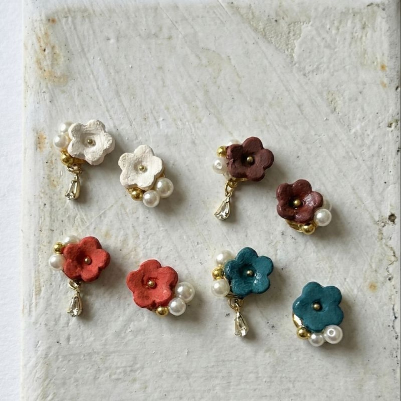 【各色1点】立命館守山高校コラボ【信楽焼】小花日和 陶器 ピアス イヤリング 伝統工芸 スタッド 小さめ