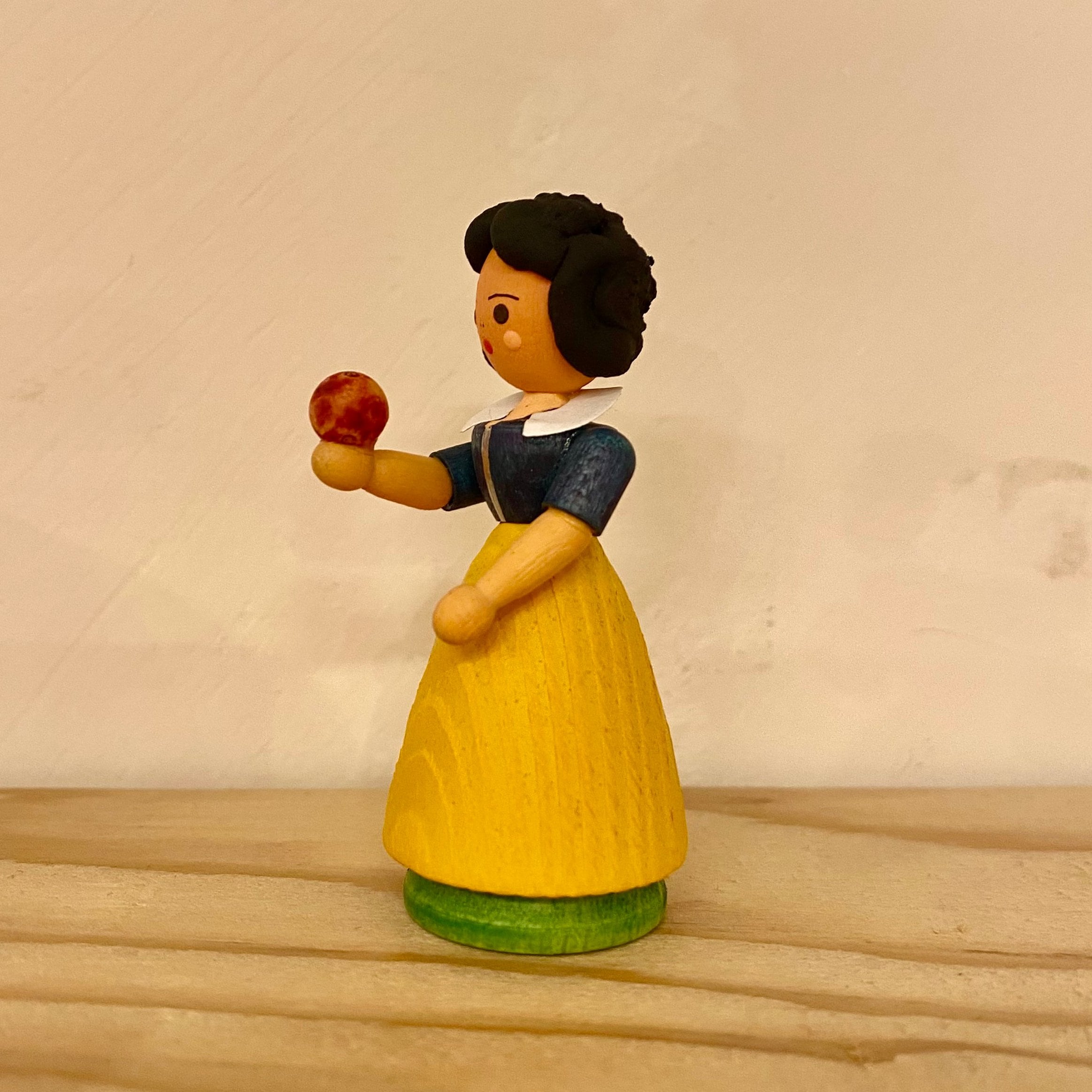 ひとみ様専用 ラプンツェル 白雪姫2着 ヘニック工房 白雪姫