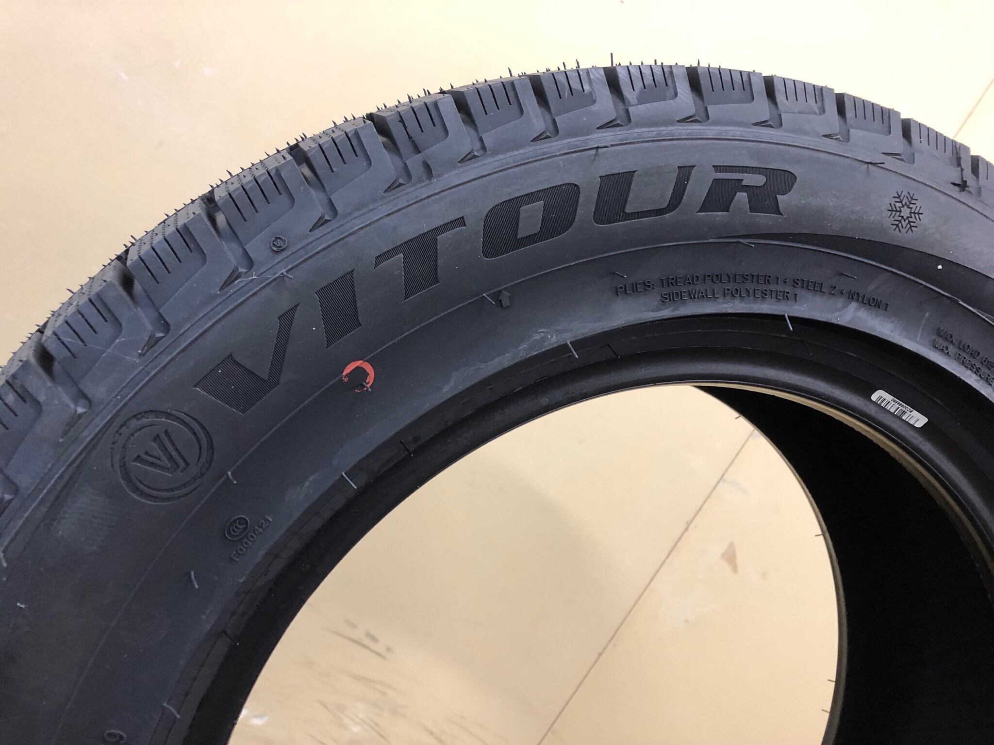 人気ブランドの バリ山 4本 LINE ICE VITOUR スタッドレス 205/55R16