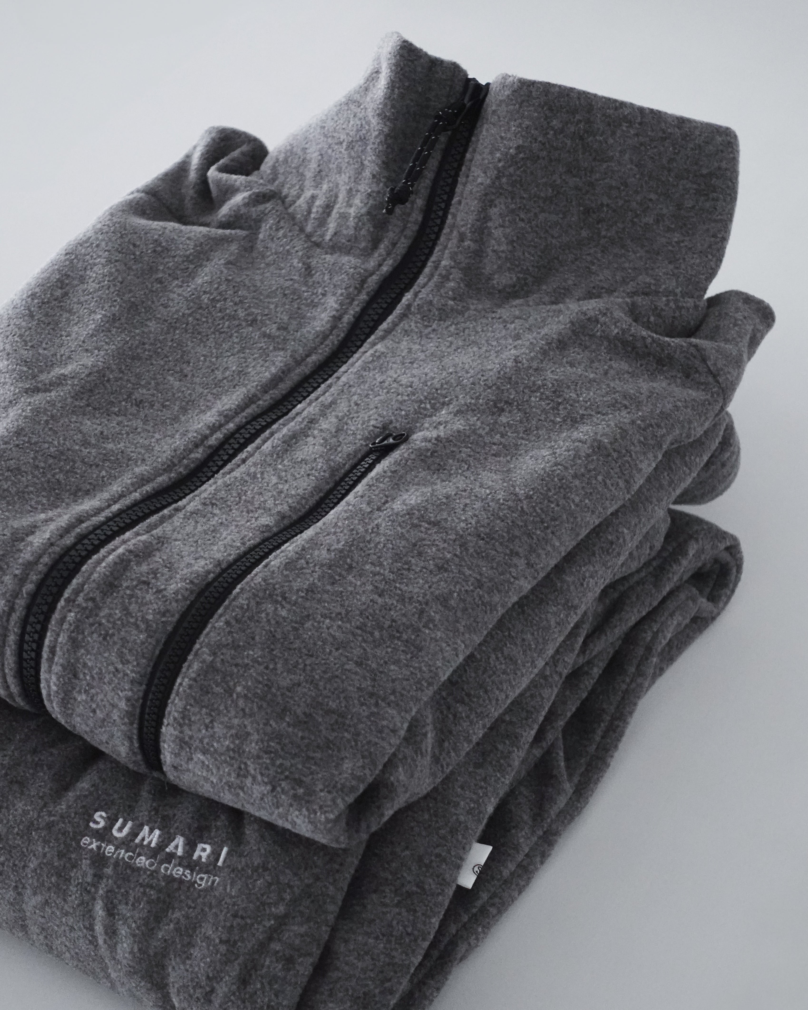 SUMARI EX FLEECE CITY VEST & PNATS SET UP GREY | nua