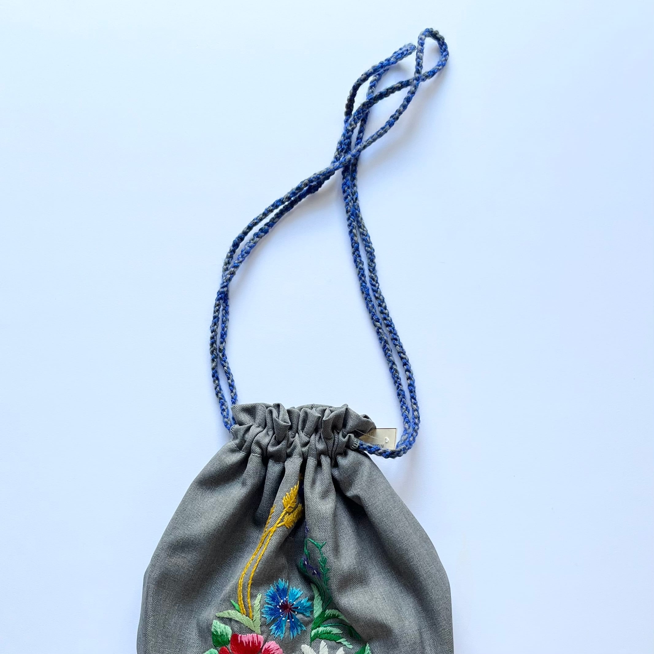 エストニアの伝統刺繍巾着バッグ(ムフ刺繍）