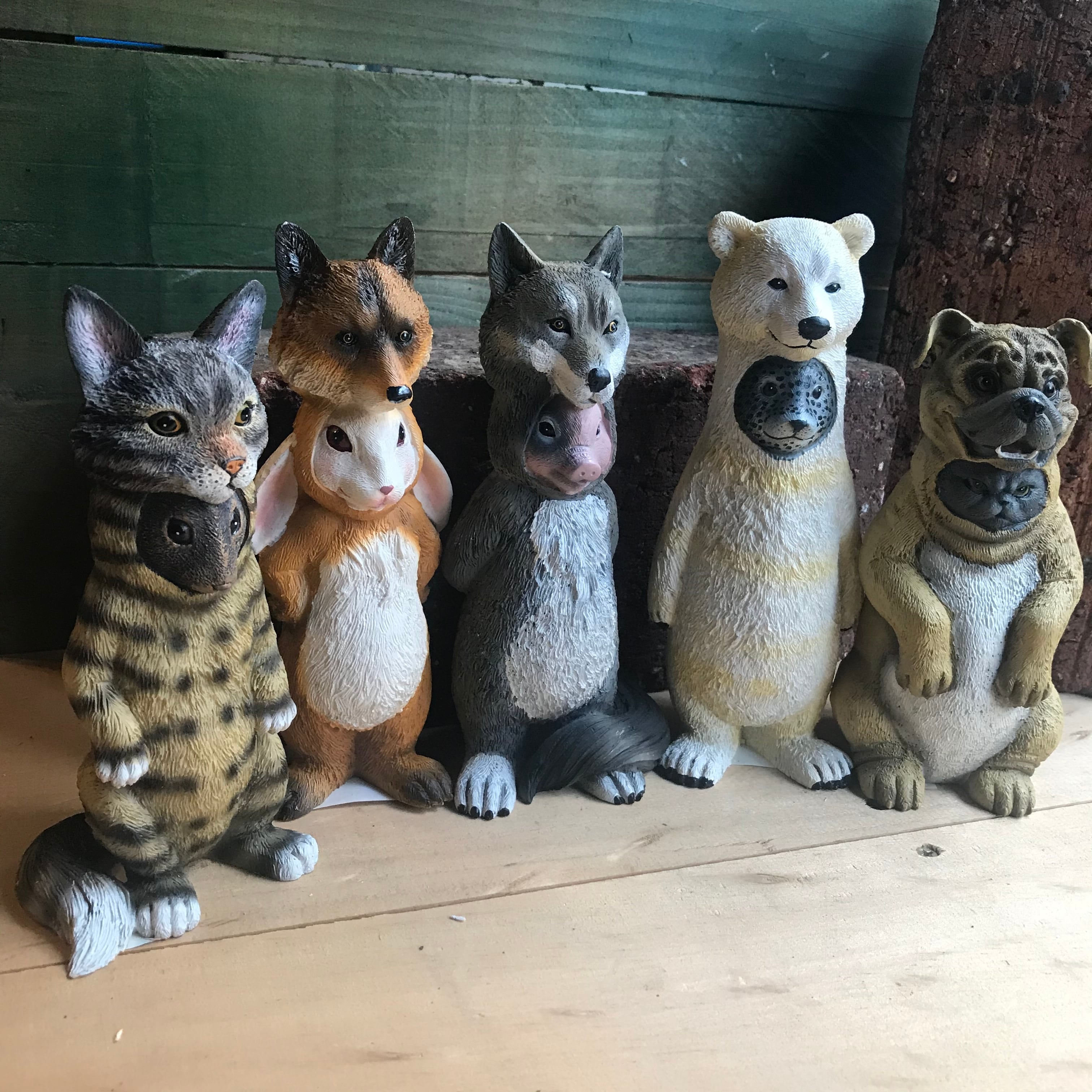 Dupers】シロクマの毛皮をかぶったアザラシフィギュア Dupers】シロクマの毛皮をかぶったアザラシフィギュア