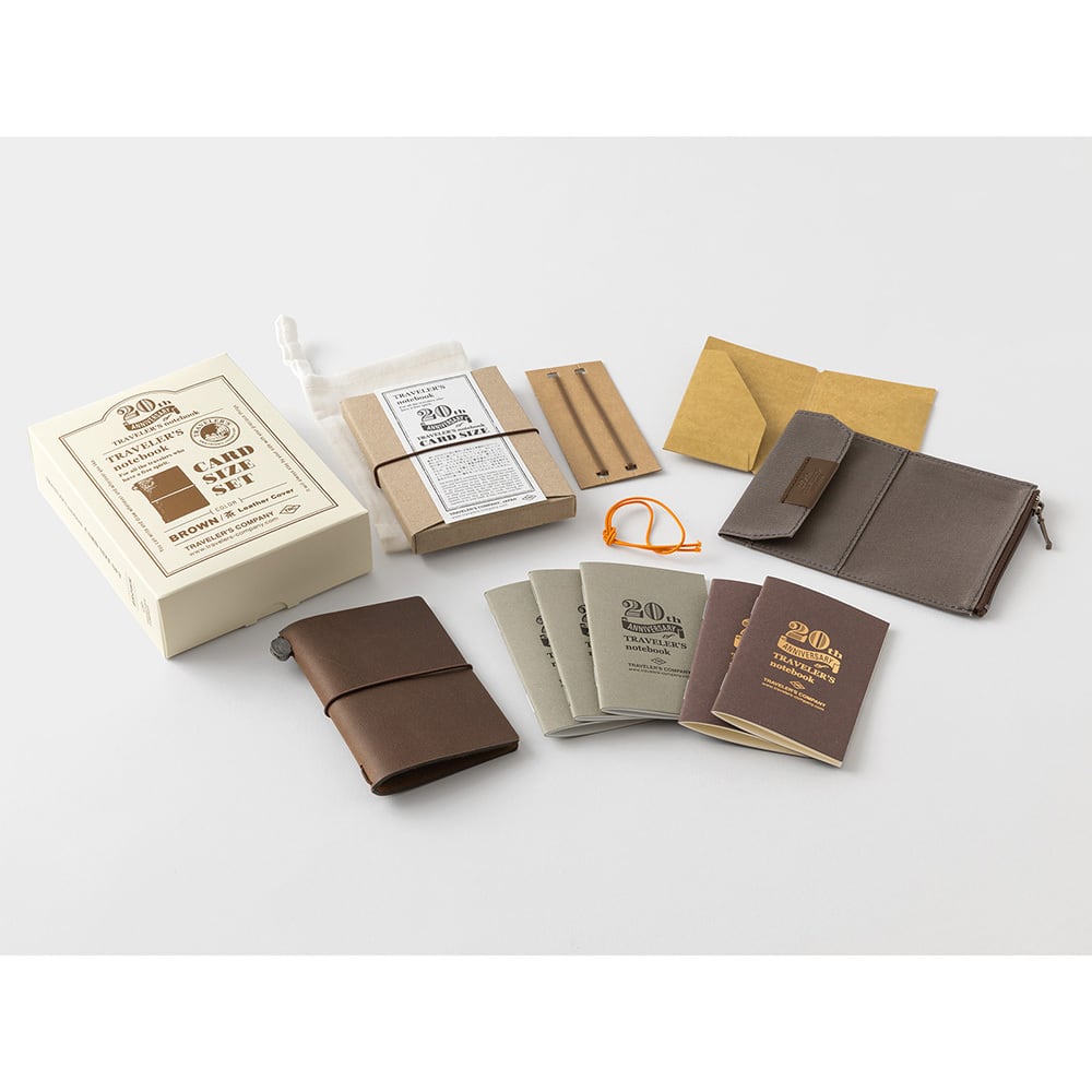 トラベラーズノート カードサイズ 20周年セット 茶 | 文華堂 ONLINE SHOP