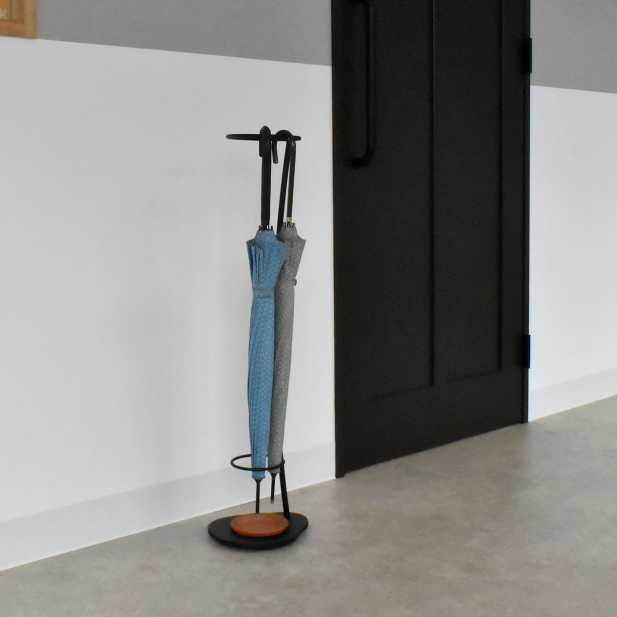 佇まいが美しいコンパクトサイズの傘たて 【ピア 傘かけ (FCO-1470