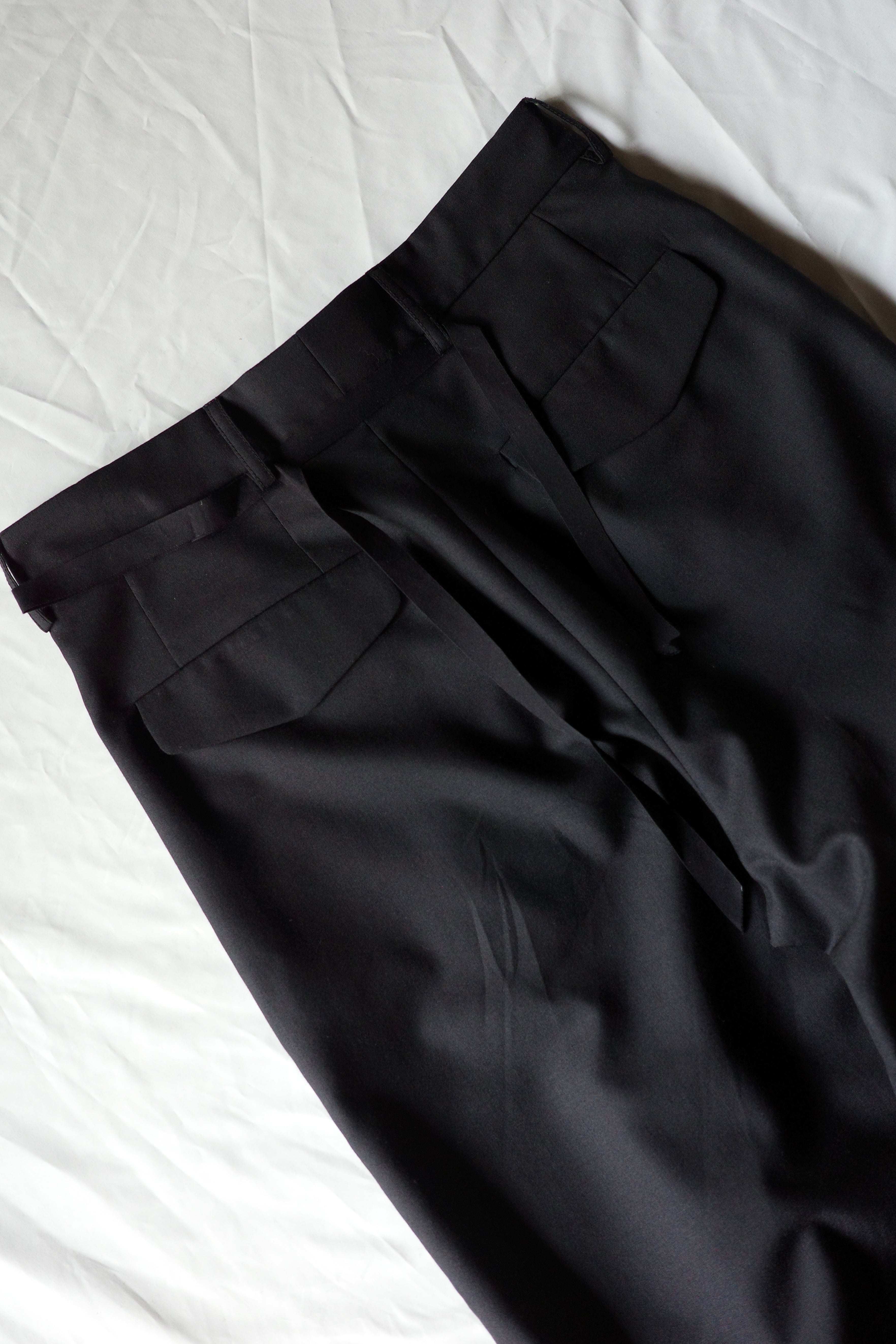 MARINA YEE【WIDE-LEGGED PLEATED TROUSERS -Black-】 | lloomm