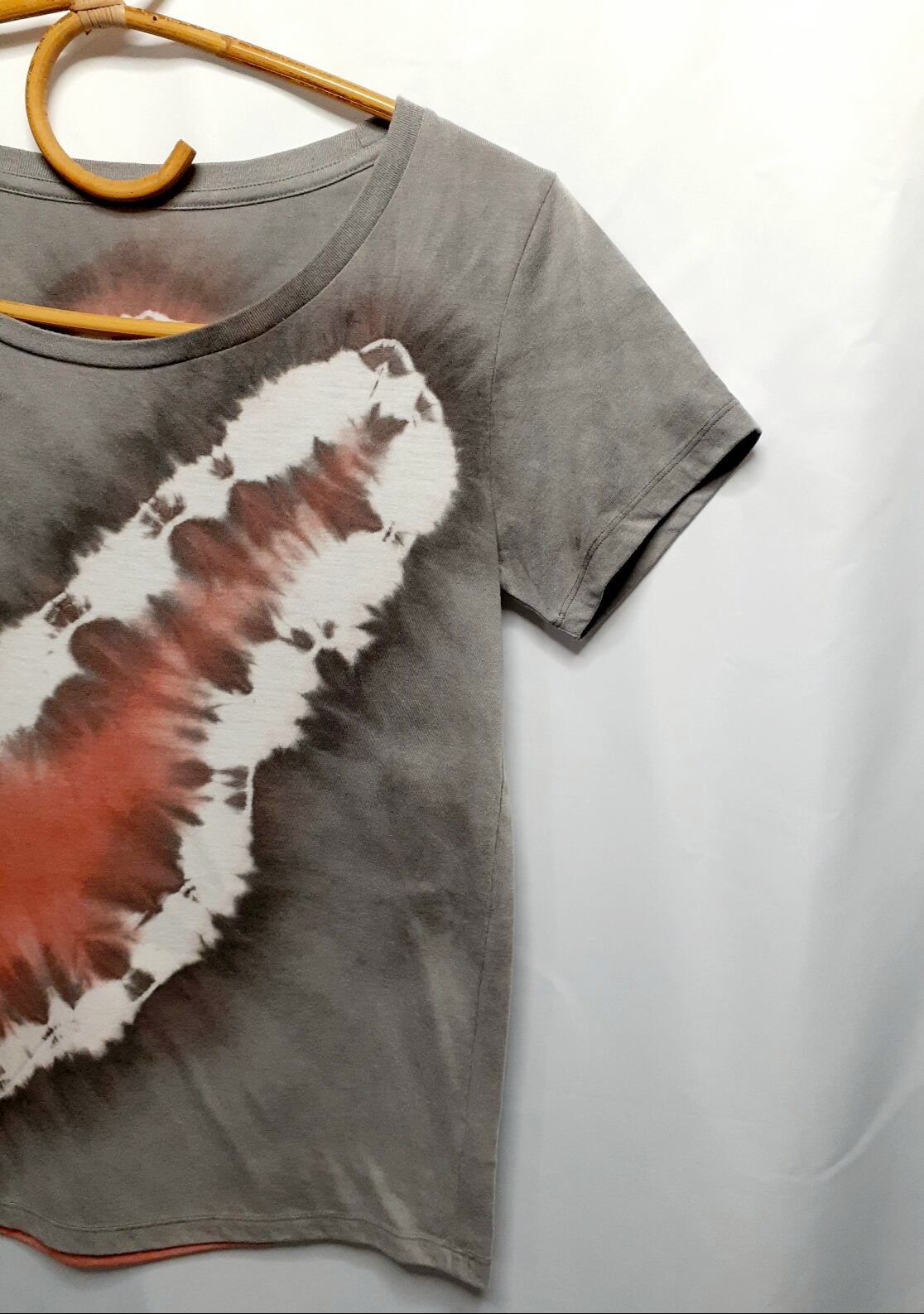 手染めのTシャツ・レディースLサイズ(ベンガラ染め)