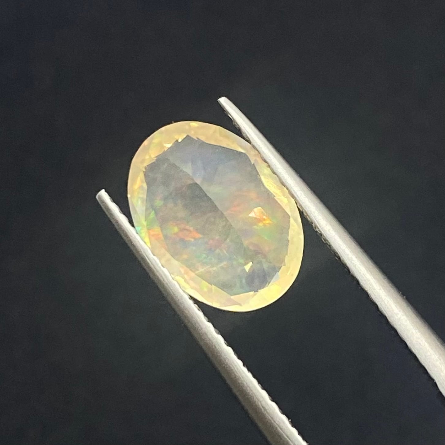 珍しいファセットカットのウォーターオパール