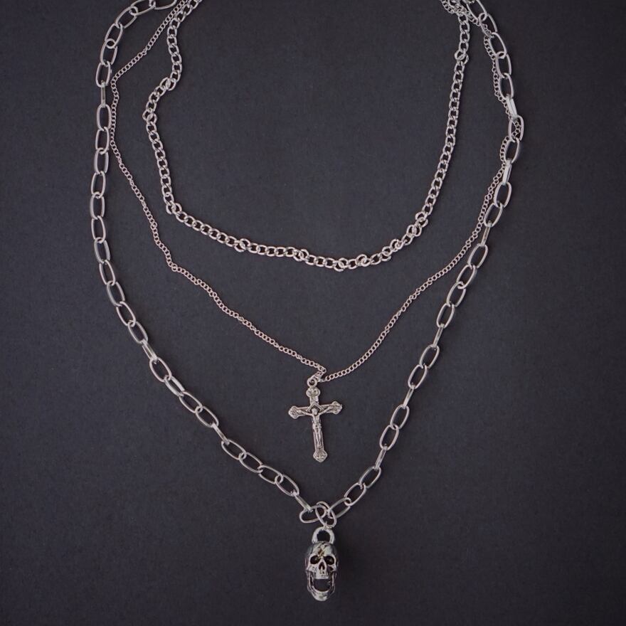 ＲＯＥＮクロスのスカル四連レイヤードネックレス Amazon.co.jp: Roen BLACK ロエン ブラック スカル ネックレス