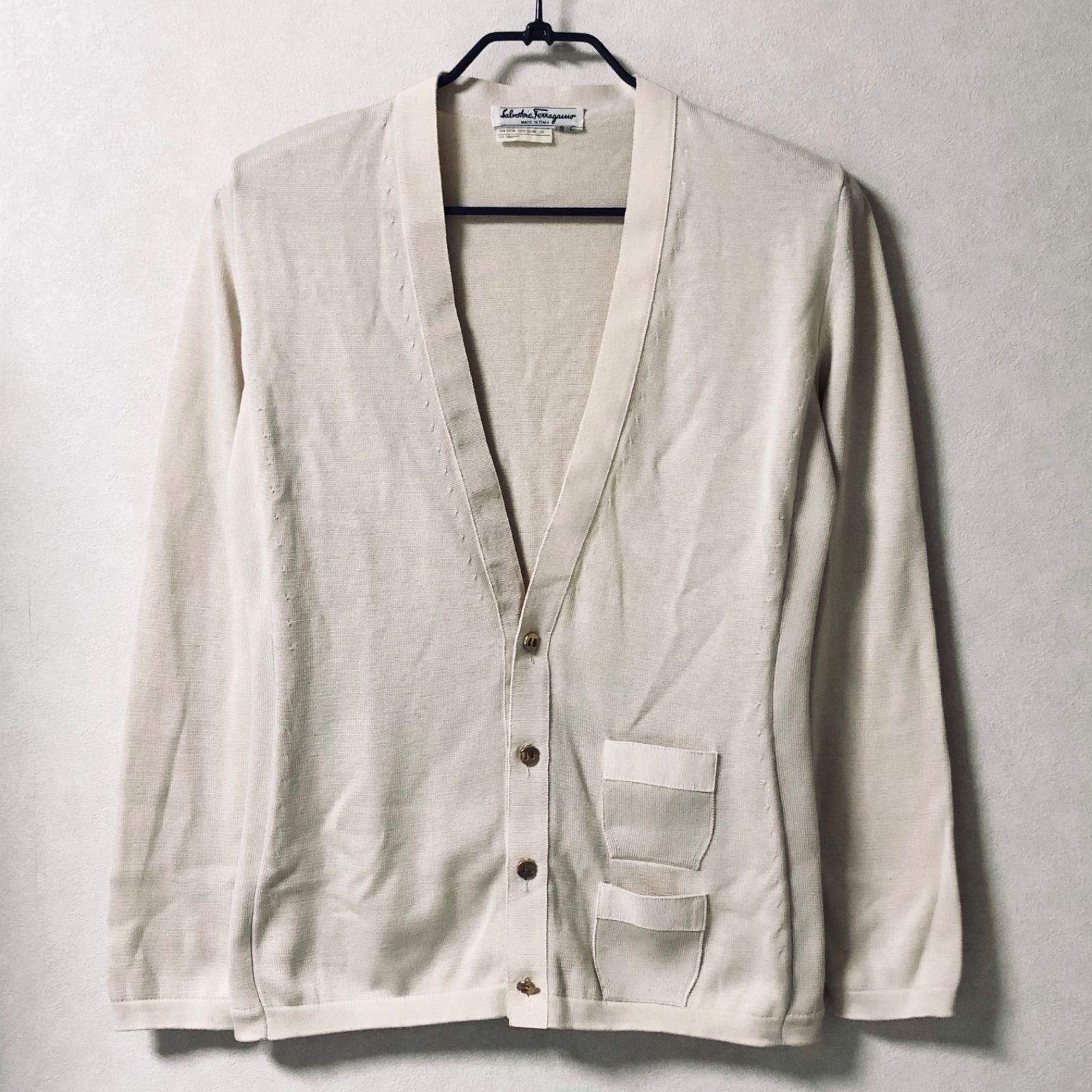【極美品】フェラガモ　ニット カーディガン 銀ボタン カーディガン　ヴァラ　ロゴ □美品□Salvatore Ferragamo サルヴァトーレフェラガモ Vネック