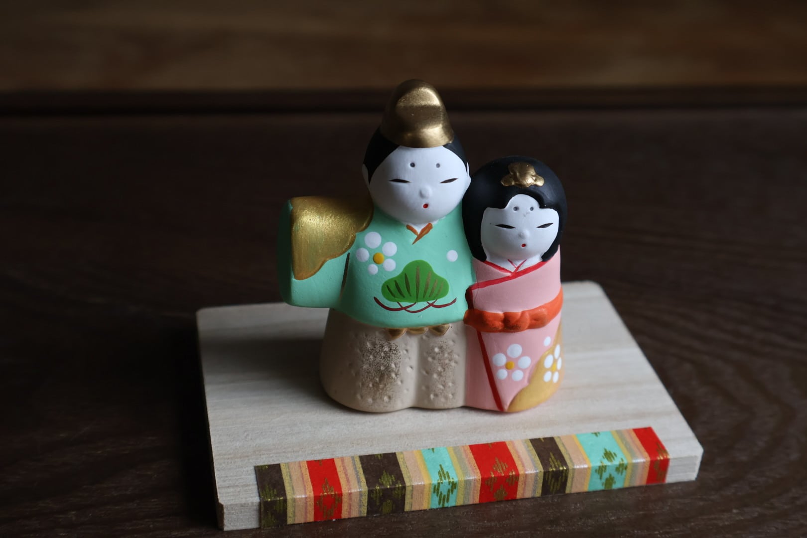 薬師窯 ひな人形 錦彩睦立雛(木台付) | うつわ通販 土岐陶器店