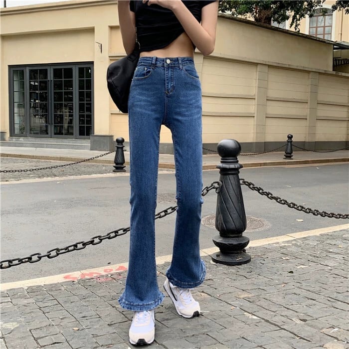 Lee ストレートジーンズ ダークブルー Lee（リー）の「【Lee】ストレートデニムパンツ（デニムパンツ）」 - WEAR