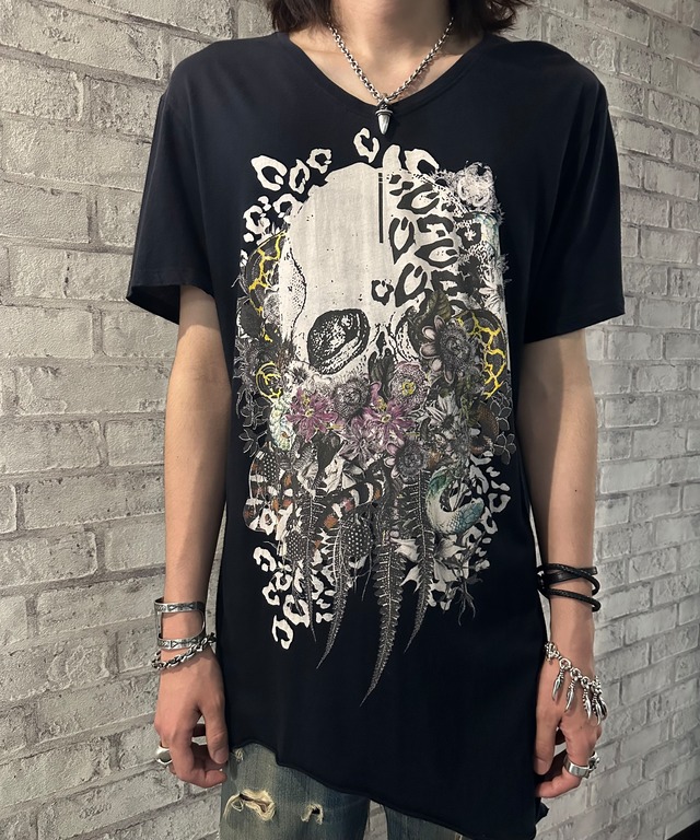 KMRii Skull Flower graphic V-neck Tee Size:2