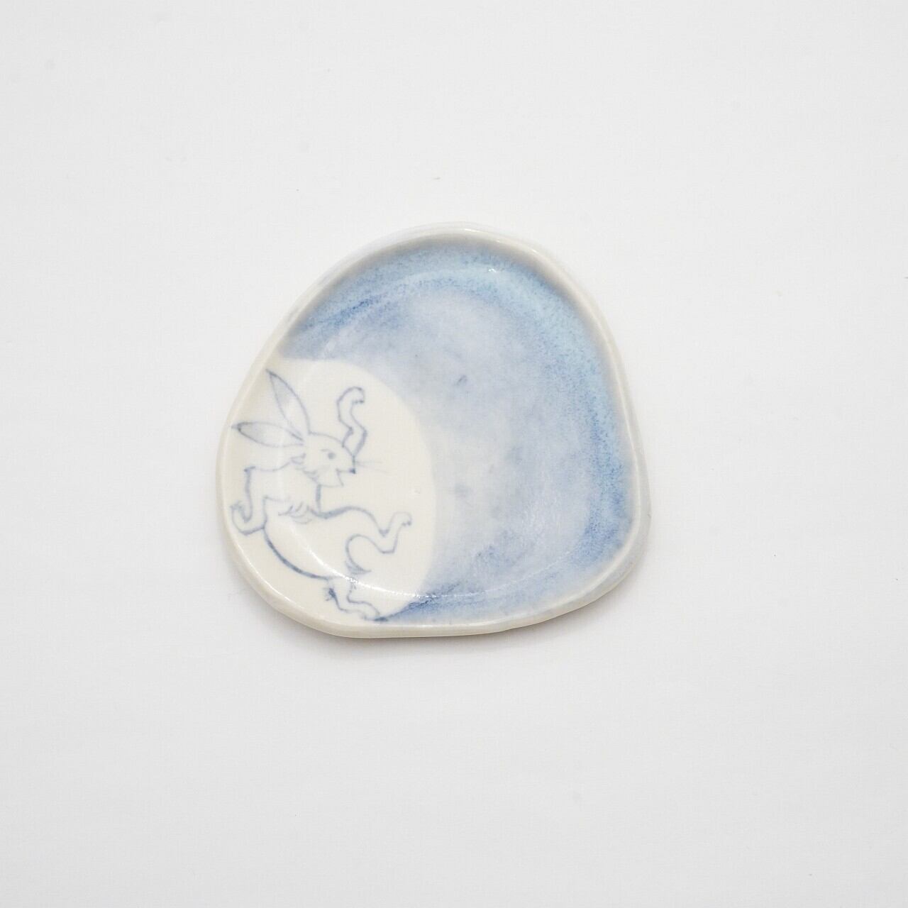 【陶彩工房Canoe】「鳥獣戯画」うさぎ 豆皿 24-A
