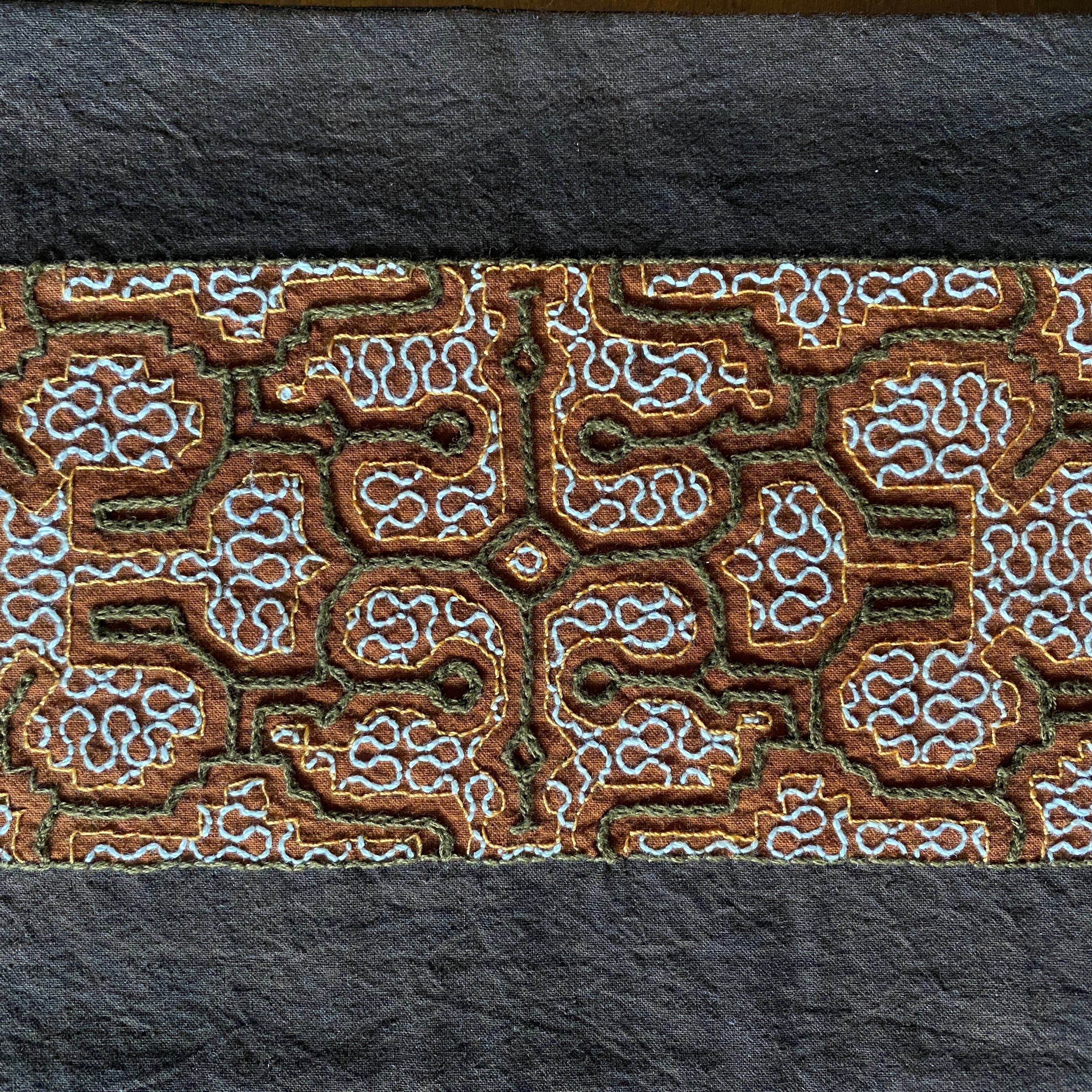 アマゾン屋 シピボ族の泥染めとバッグと雑貨