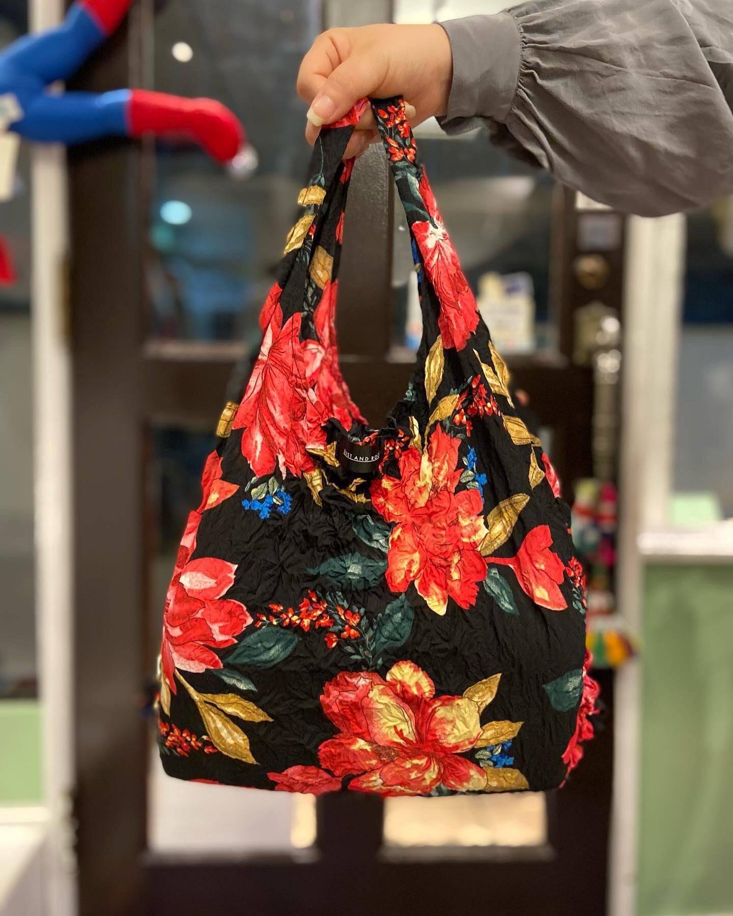 エコバッグ Miumiu エコバッグ ブラック お花柄の通販 By ミュウミュウならラクマ したのみで