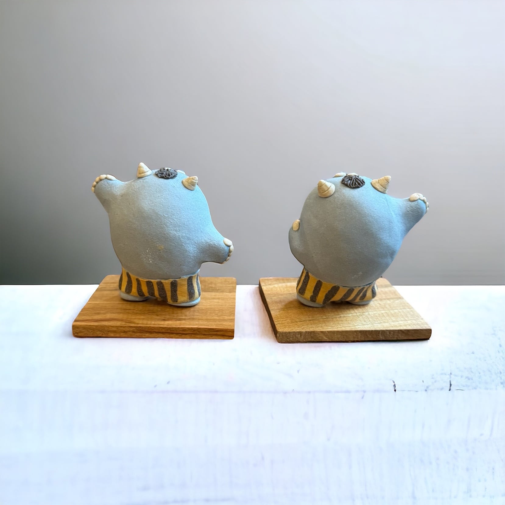 松本良太 陶器 台座付き おに | teshigotoya ねむの木の豆