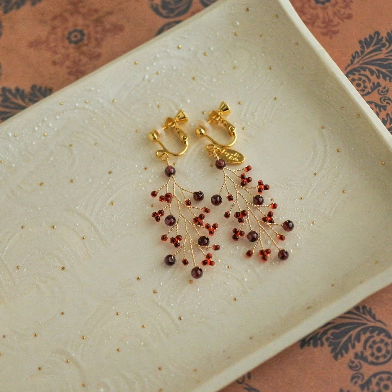 1,2月限定カラー「ざくろシリーズ」ひとつめの花 小枝耳飾り ワイヤー