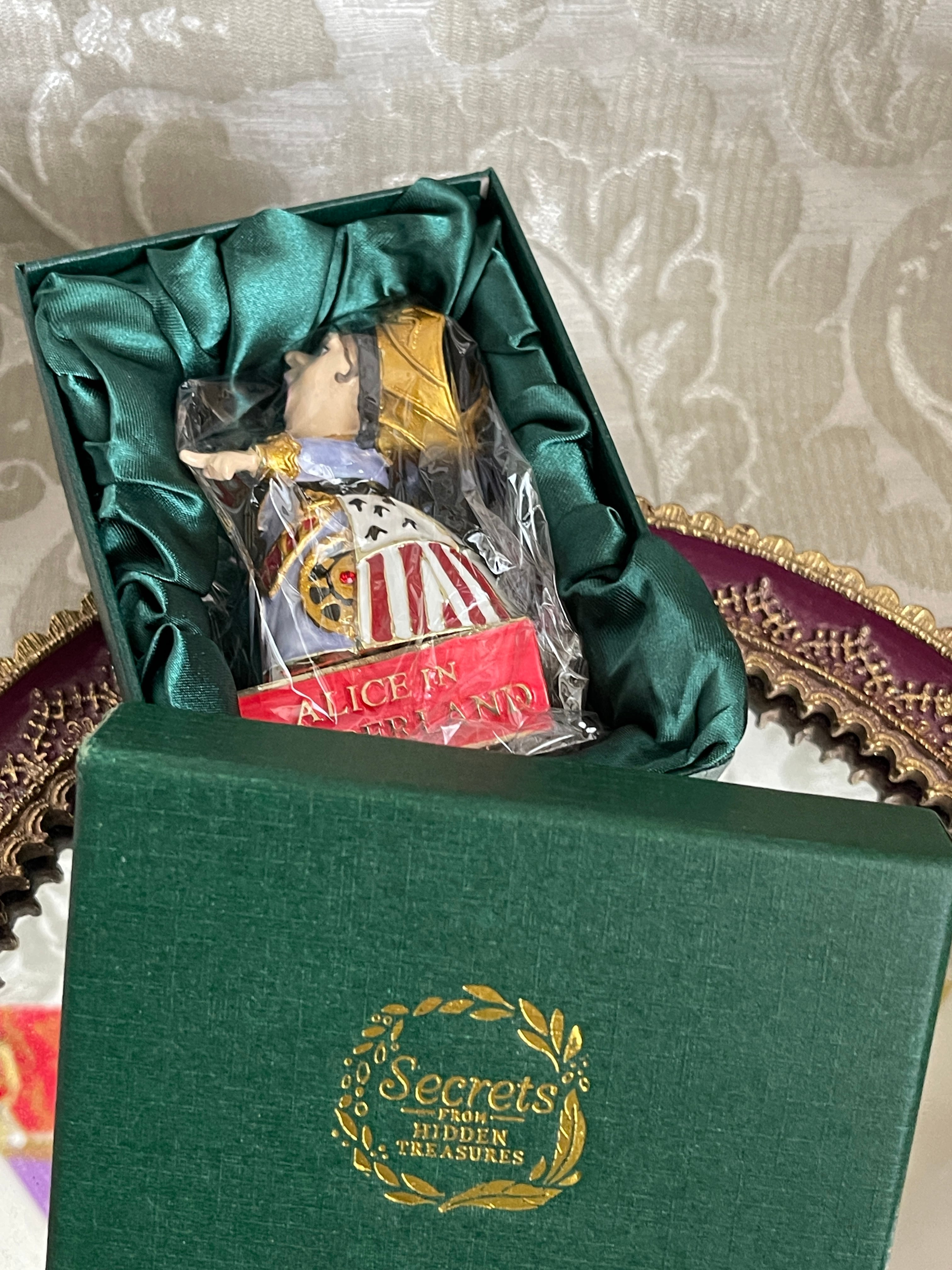 ◇送料込◇ハートの女王◇ネックレス付きエナメルBOX◇シークレット