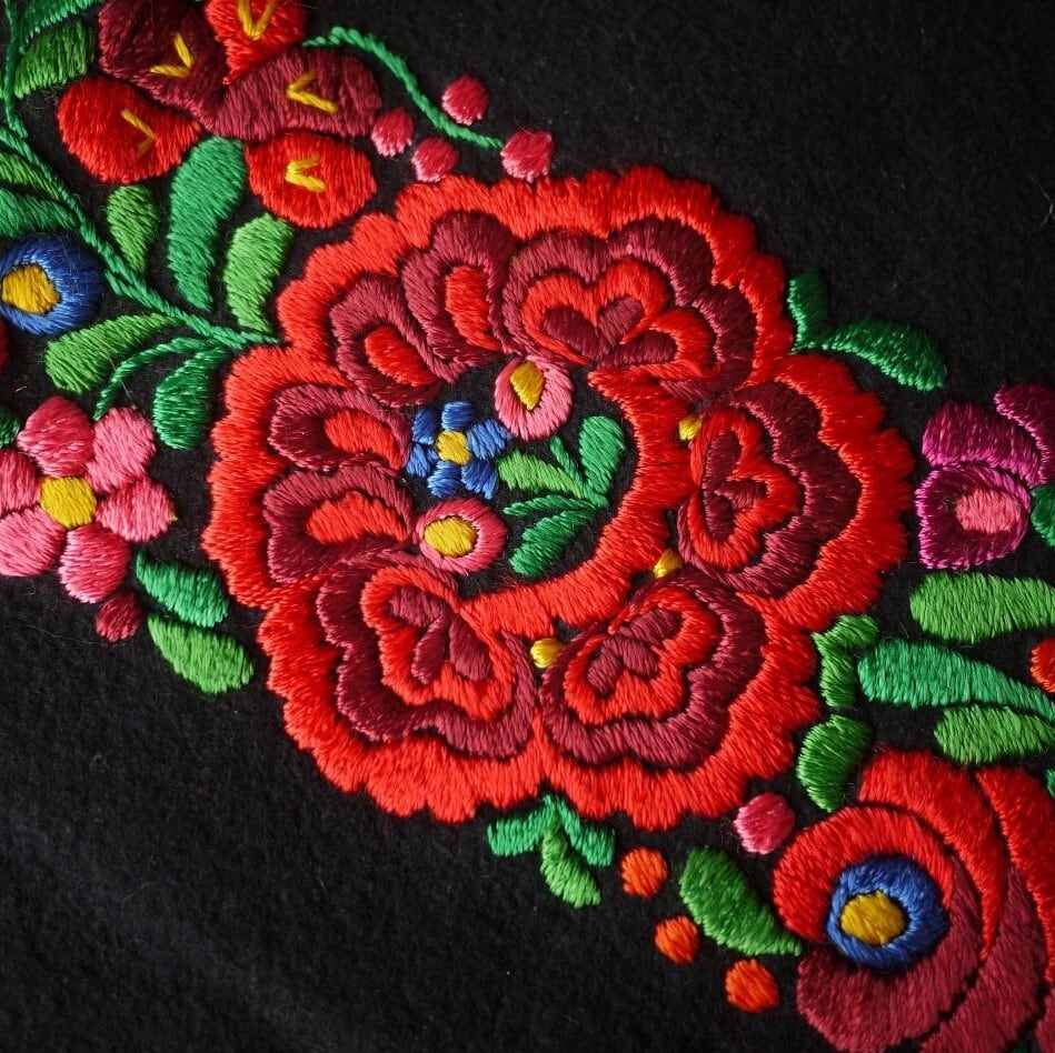 ハンガリー刺繍 タペストリー マチョー セントイシュトヴァン