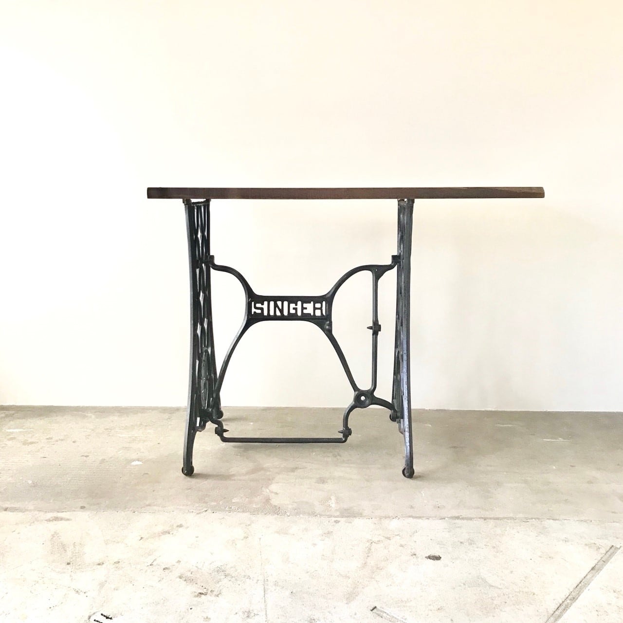 ミシン脚のテーブル　古家具
