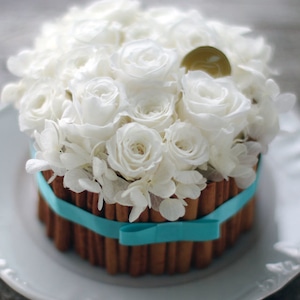 【誕生日】【結婚祝い】シャルロット　ホイップホワイト　プリザーブド　フラワーケーキ【推し色】