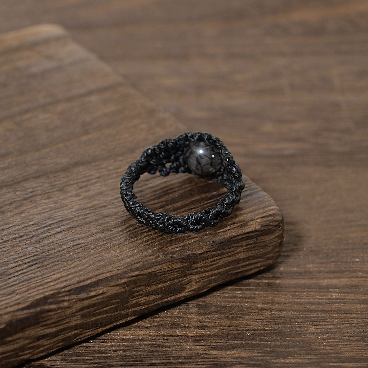 限定】ブラックトルマリン入り水晶8ミリ玉ひと粒マクラメリング