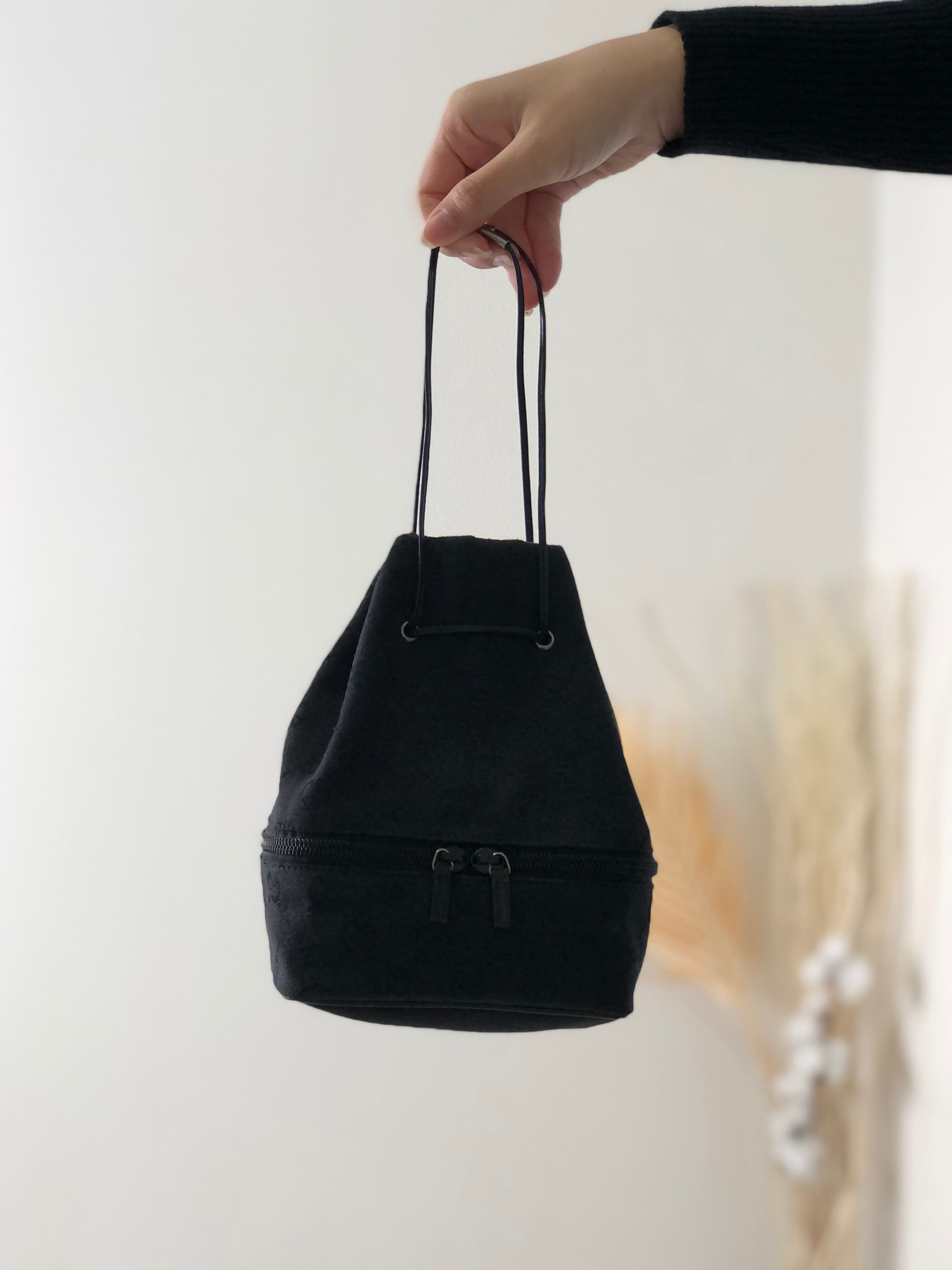 GUCCI グッチ GG柄 キャンバス 巾着 ハンドバッグ ブラック GUCCI グッチ GG柄 キャンバス 巾着 ハンドバッグ ブラック