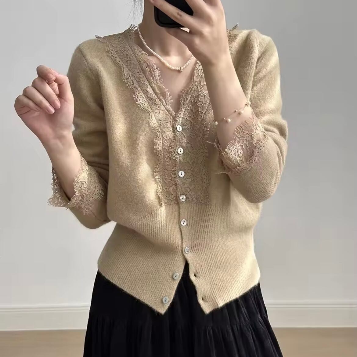 Vネックレースカーディガン
