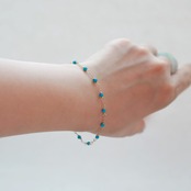 小粒のターコイズが可愛い！ターコイズ眼鏡留めブレスレット br1025