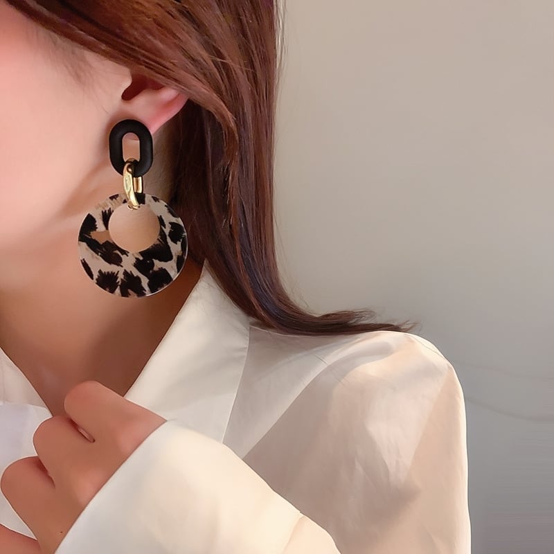 ちょっぴり大人のヒョウピアス ピアス ヒョウ柄ドロップピアス レオタードピアス 大人 おしゃれ