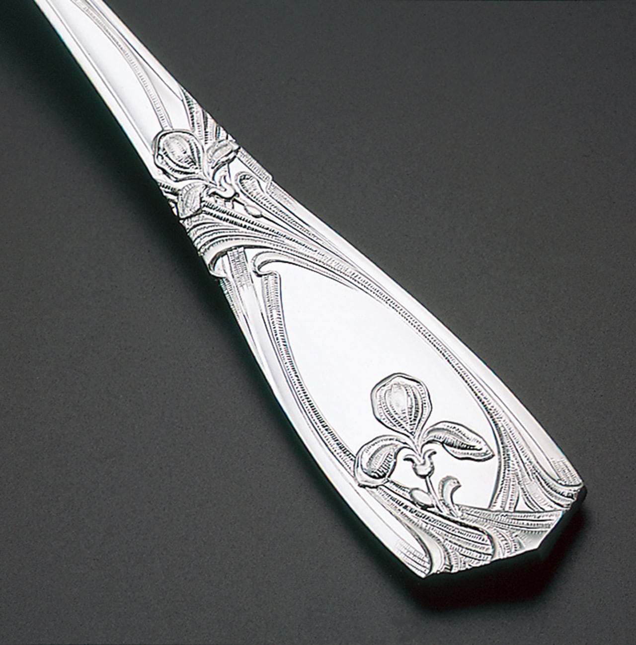 送料無料銀仕上げ手造り銀器菓子鉢 フランス製L ANGLAIS F.C 送料無料銀仕上げ手造り銀器菓子鉢 フランス製L ANGLAIS F.C 送料無料銀