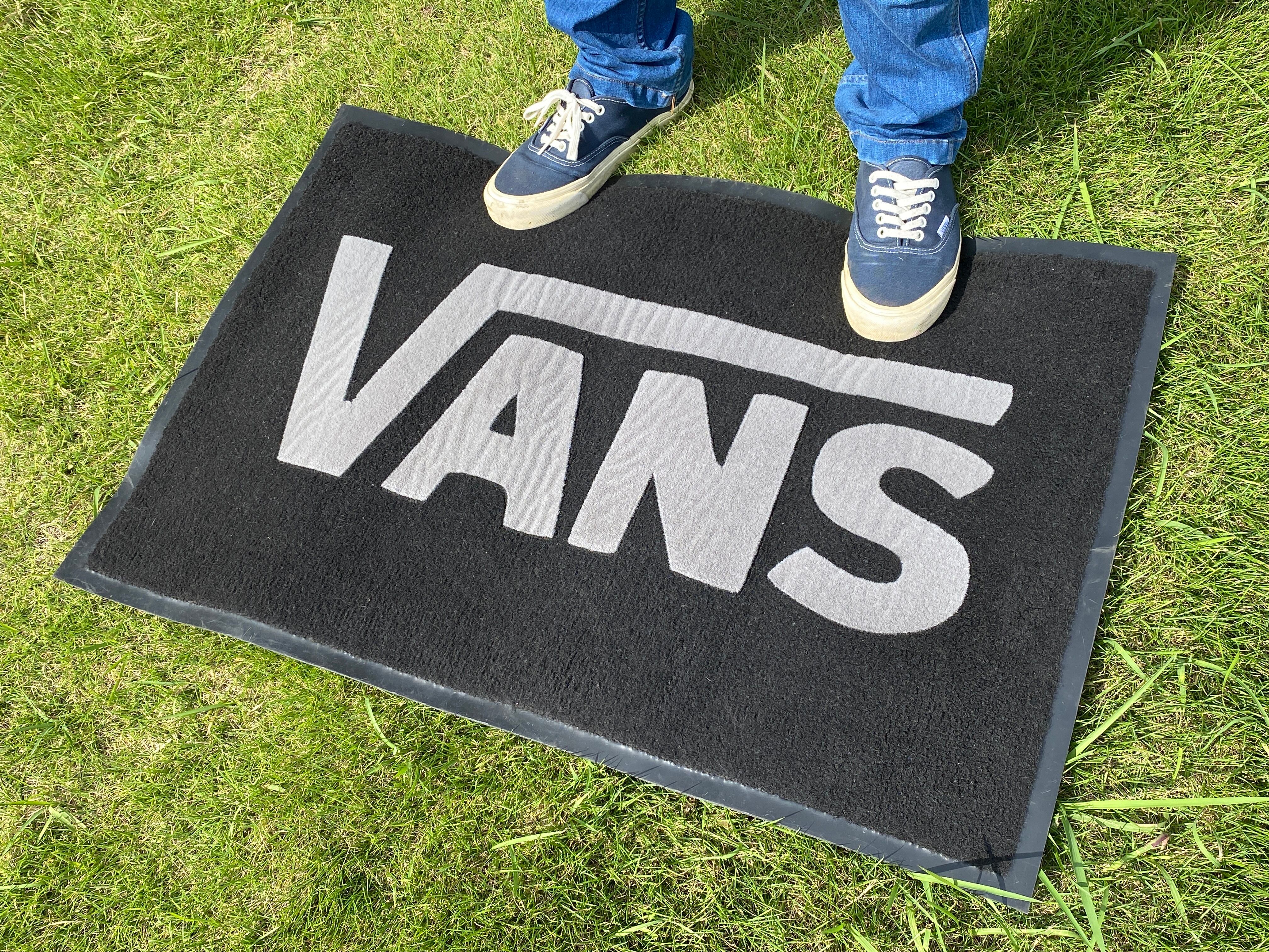 VANS OFF THE WALL ラバーマット 非売品 店舗用　赤 VANS OFF THE WALL ラバーマット 非売品 店舗用 赤 VANS OFF THE WALL