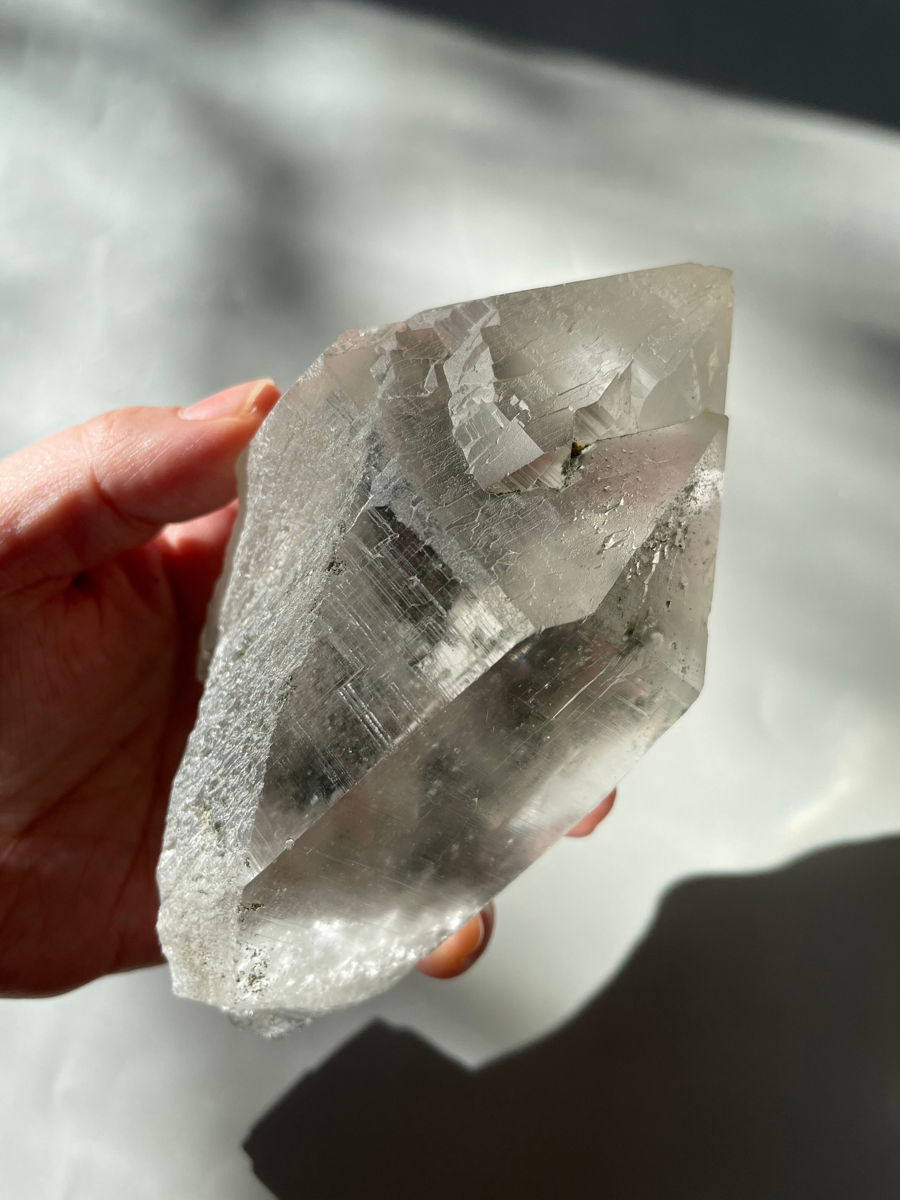 パキスタン　ギルギット　スカルドゥ産　ヒマラヤ水晶　マイカ　アイスクォーツ　クローライト　虹　